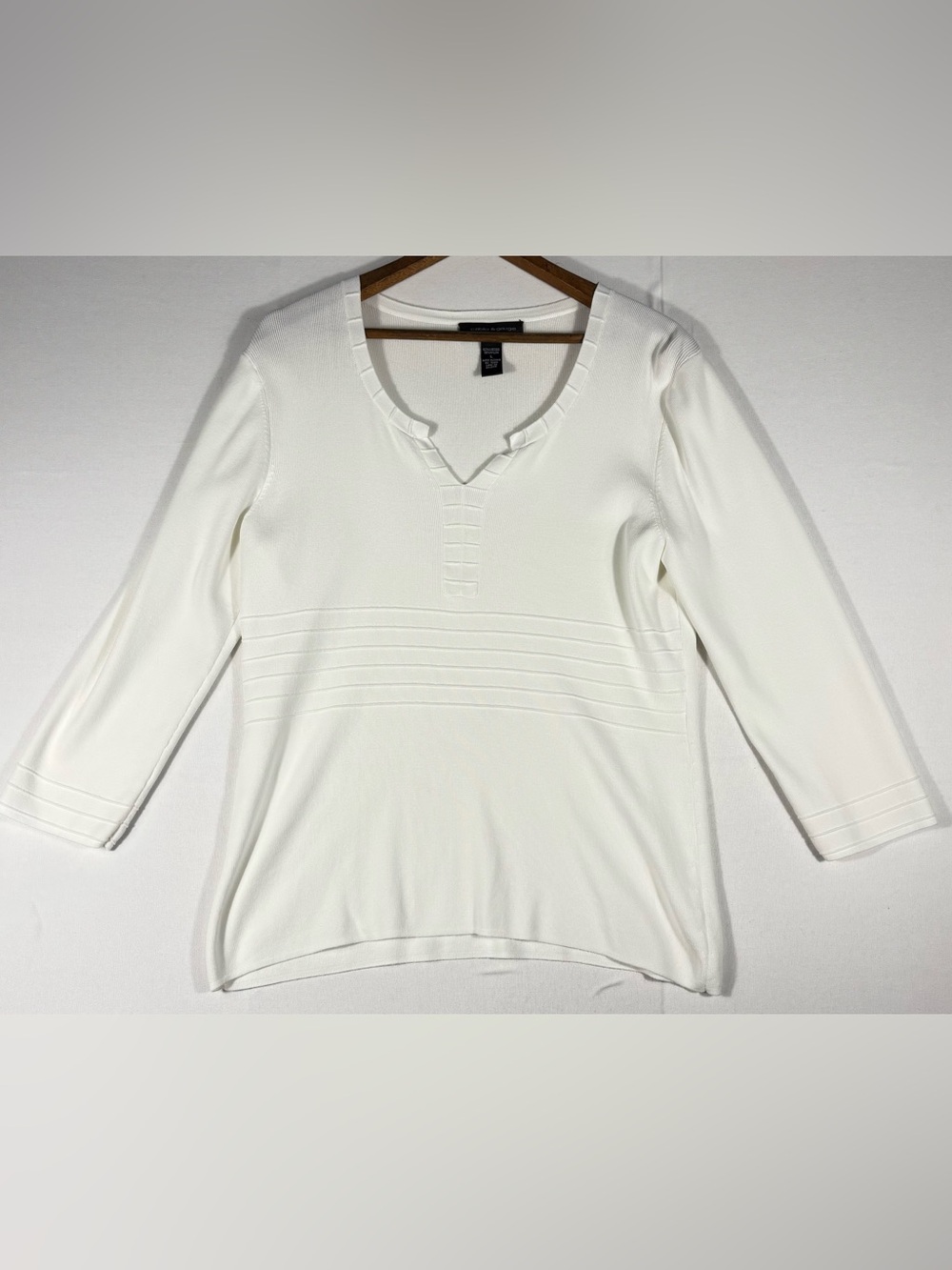Cable & Gauge Women's Large White V-Neck 3/4 Sleeve Top